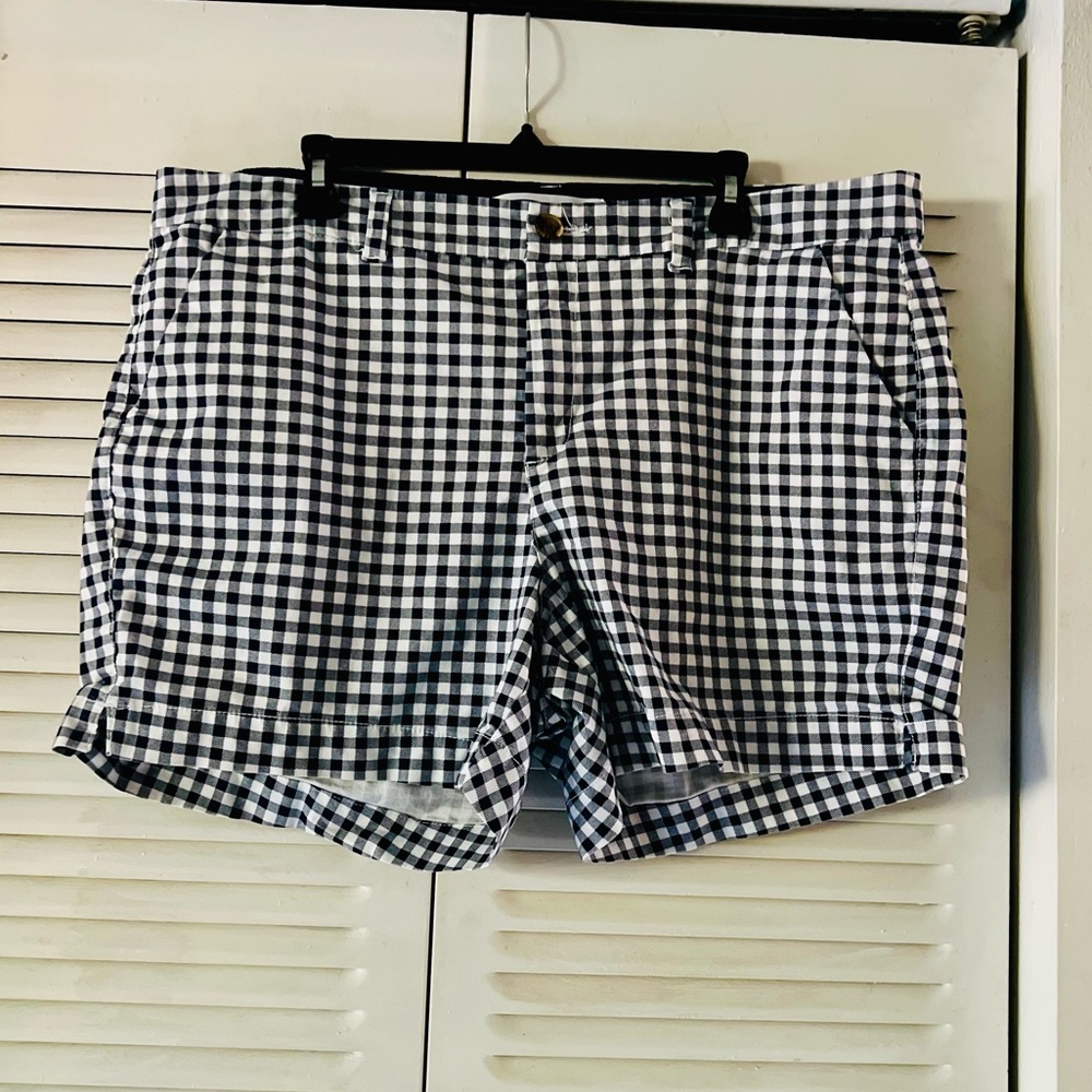 Old Navy Gingham Mid-Rise Everyday Shorts